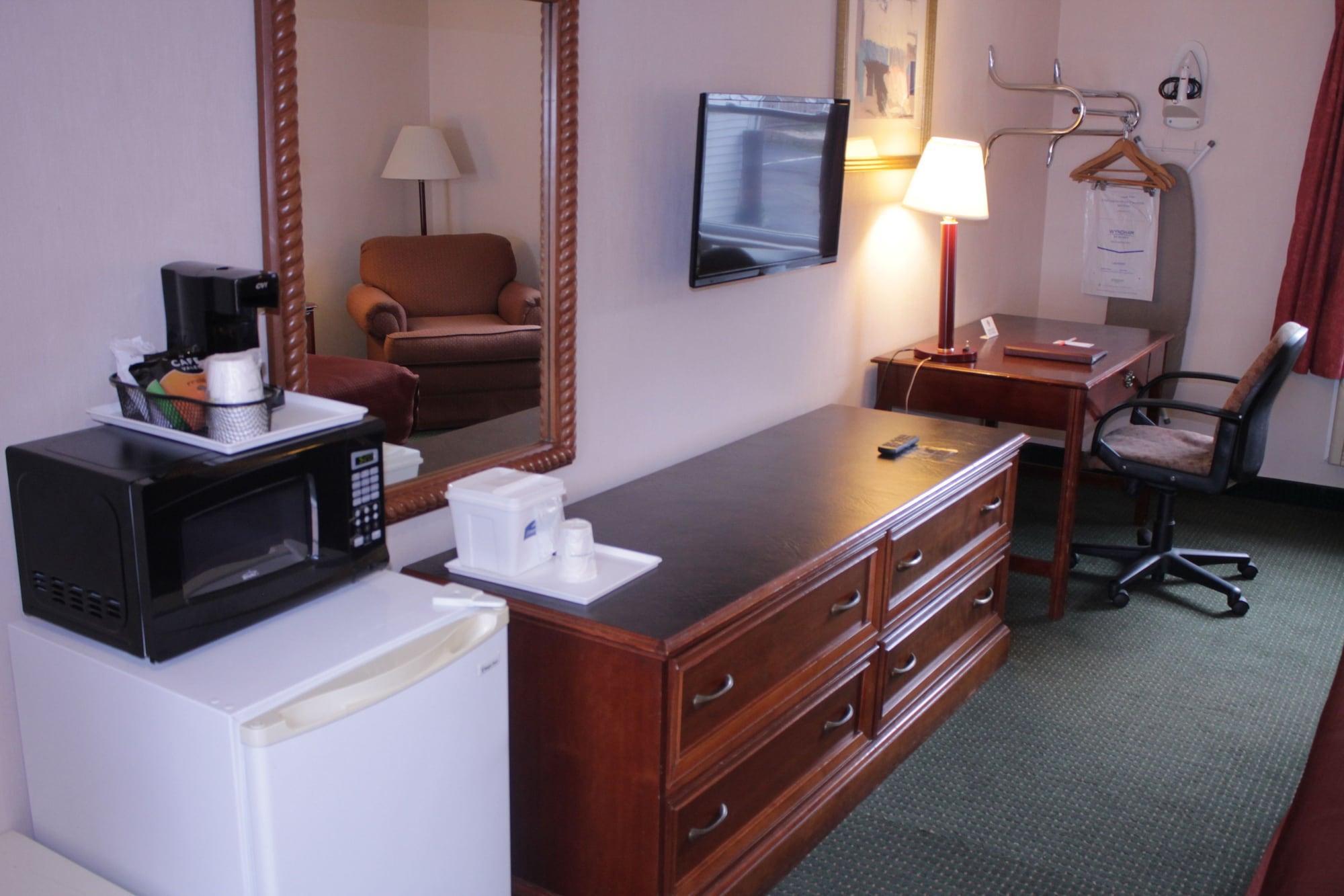 ฮาวเวิร์ด จอห์นสัน บาย วินด์แฮม วิลเลียมส์ทาวน์ Motel ภายนอก รูปภาพ