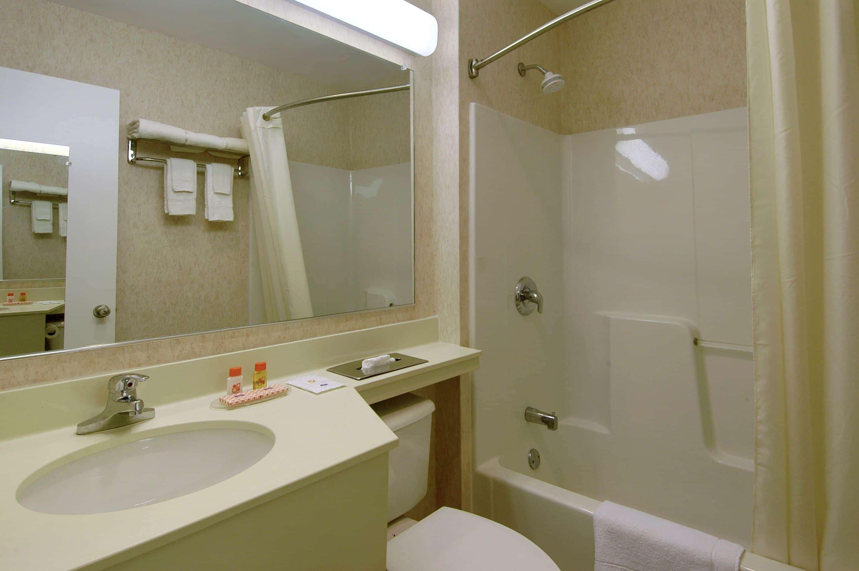 ฮาวเวิร์ด จอห์นสัน บาย วินด์แฮม วิลเลียมส์ทาวน์ Motel ภายนอก รูปภาพ