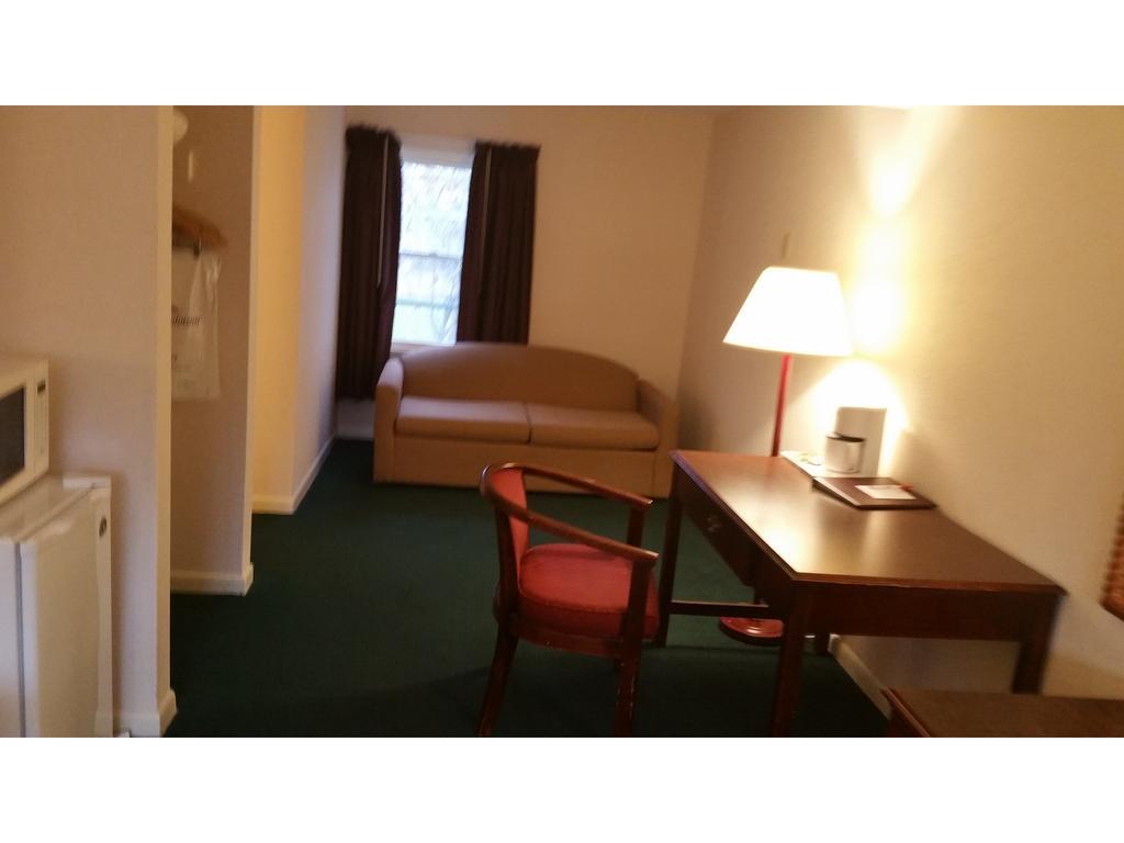 ฮาวเวิร์ด จอห์นสัน บาย วินด์แฮม วิลเลียมส์ทาวน์ Motel ภายนอก รูปภาพ