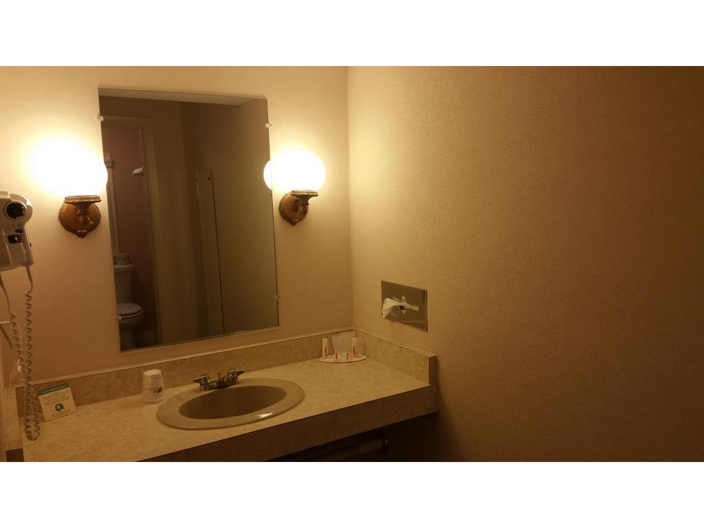 ฮาวเวิร์ด จอห์นสัน บาย วินด์แฮม วิลเลียมส์ทาวน์ Motel ภายนอก รูปภาพ