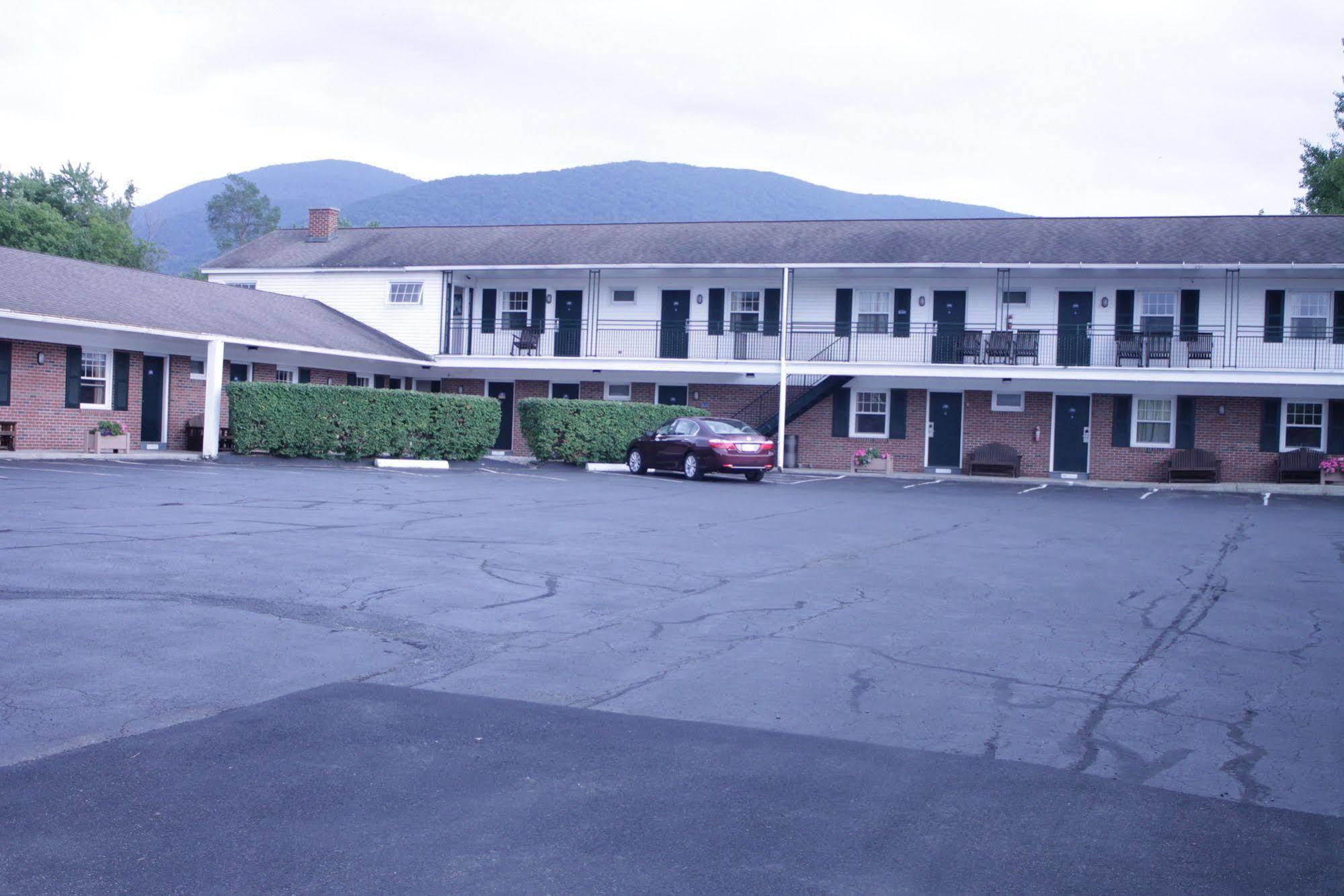 ฮาวเวิร์ด จอห์นสัน บาย วินด์แฮม วิลเลียมส์ทาวน์ Motel ภายนอก รูปภาพ