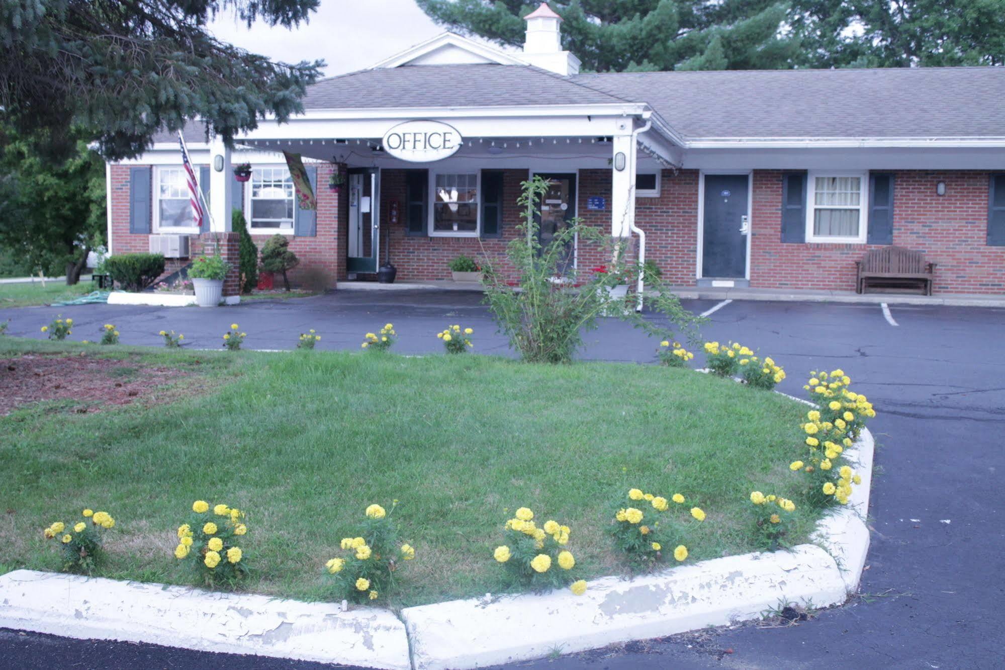 ฮาวเวิร์ด จอห์นสัน บาย วินด์แฮม วิลเลียมส์ทาวน์ Motel ภายนอก รูปภาพ
