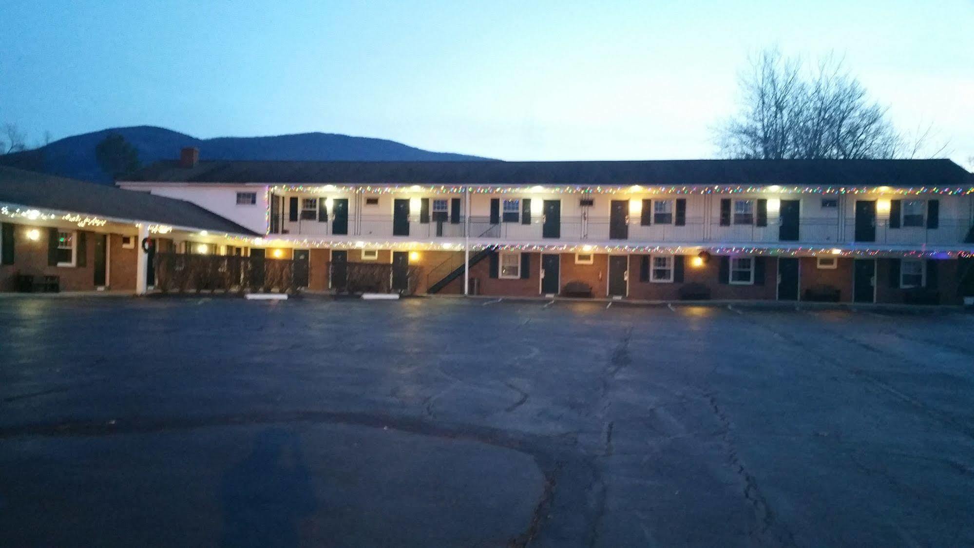 ฮาวเวิร์ด จอห์นสัน บาย วินด์แฮม วิลเลียมส์ทาวน์ Motel ภายนอก รูปภาพ