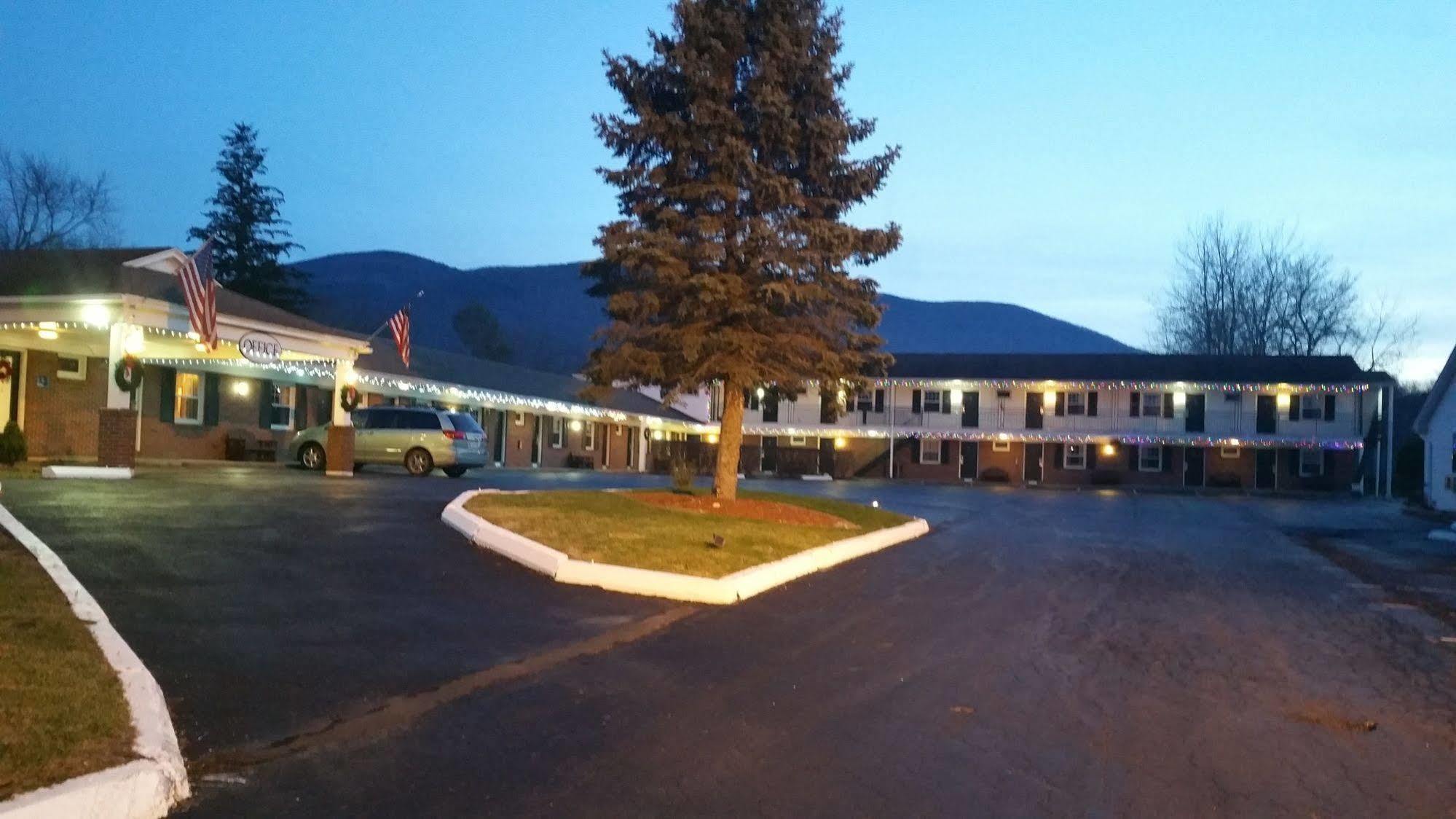 ฮาวเวิร์ด จอห์นสัน บาย วินด์แฮม วิลเลียมส์ทาวน์ Motel ภายนอก รูปภาพ