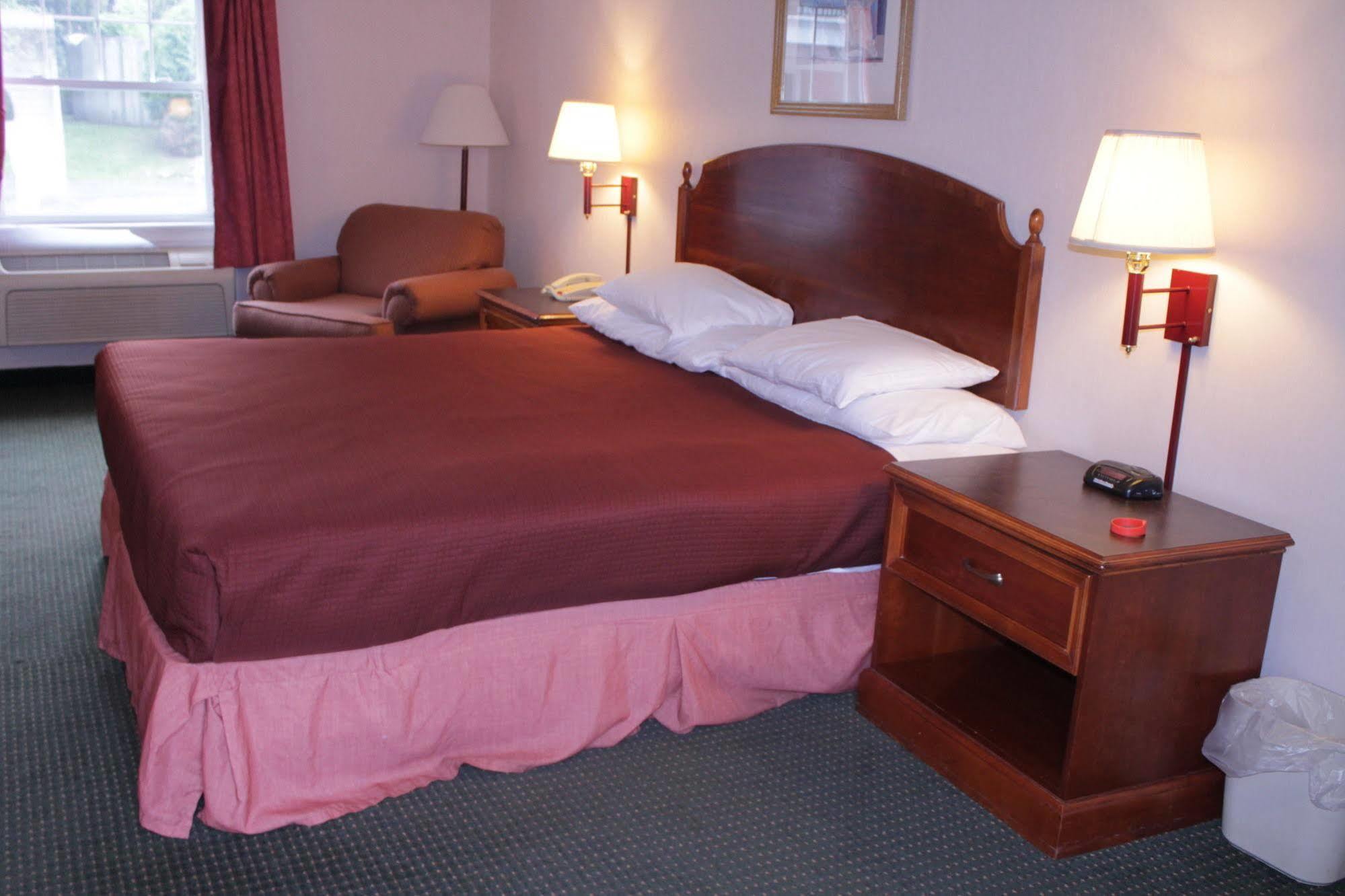 ฮาวเวิร์ด จอห์นสัน บาย วินด์แฮม วิลเลียมส์ทาวน์ Motel ภายนอก รูปภาพ