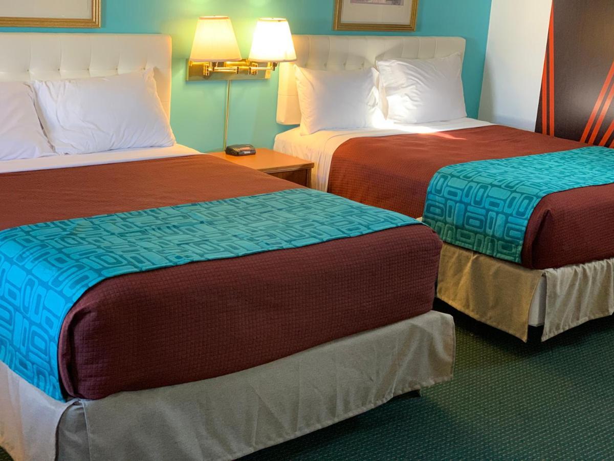 ฮาวเวิร์ด จอห์นสัน บาย วินด์แฮม วิลเลียมส์ทาวน์ Motel ภายนอก รูปภาพ